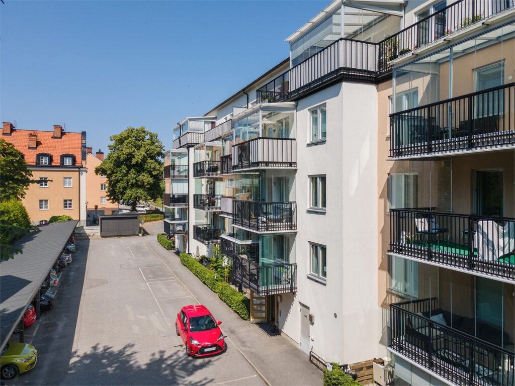 Renovering av tegeltak till BRF. Gunnilse Björsared