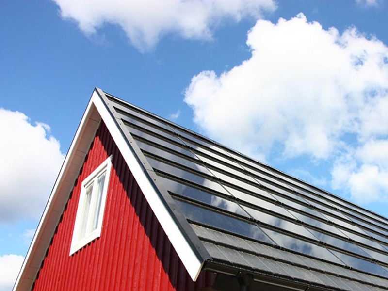 Installation av solpaneler. Saxebacken Alingsås