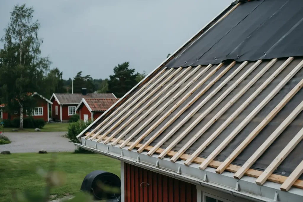 byte av r spont och underlagstak p villa i noltorp